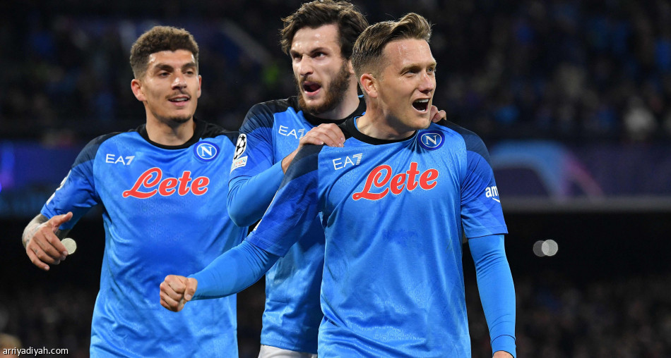 نابولي.. تأهل تاريخي إلى ربع نهائي الأبطال