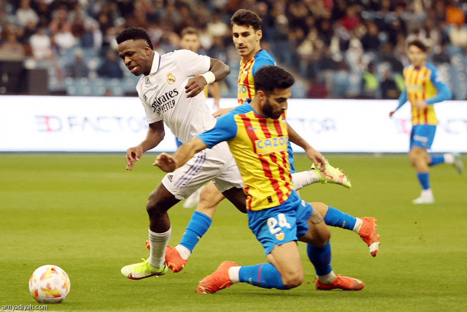 بـ 200 مباراة.. 
أنشيلوتي إلى التاسع