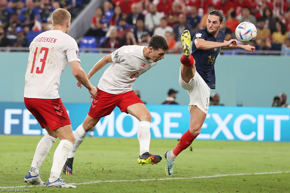 «الديوك»..
أول العابرين