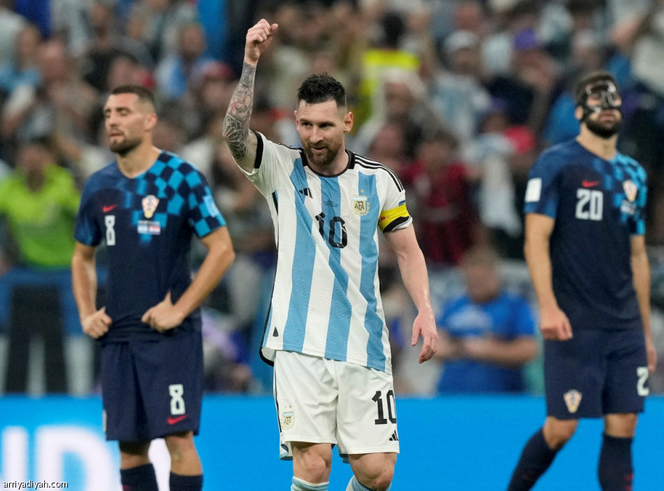 ميسي يقترب من حلمه.. الأرجنتين في نهائي المونديال