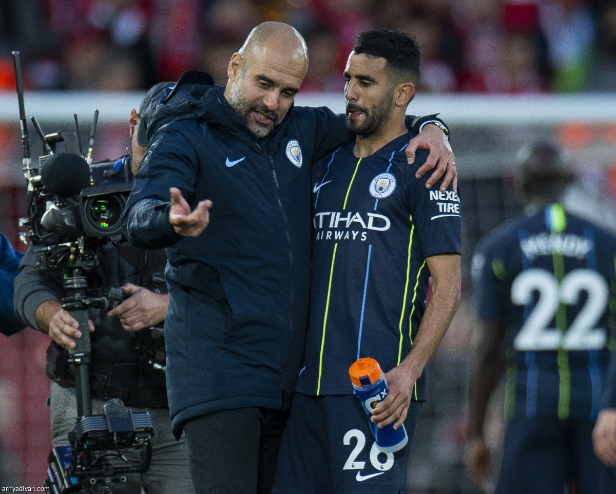 محرز يضيع السيتي