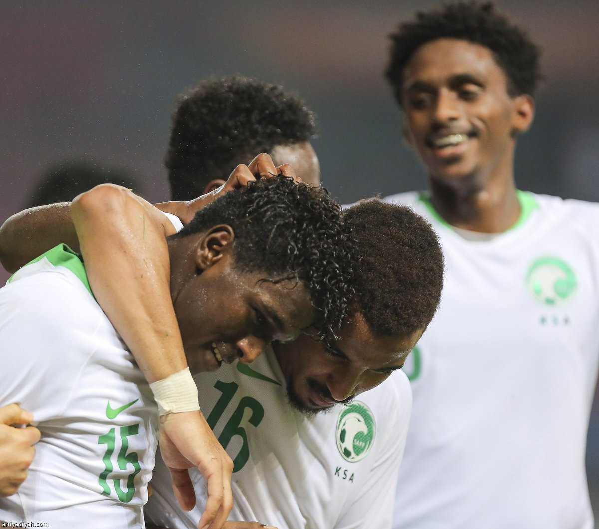 بالعلامة الكاملة