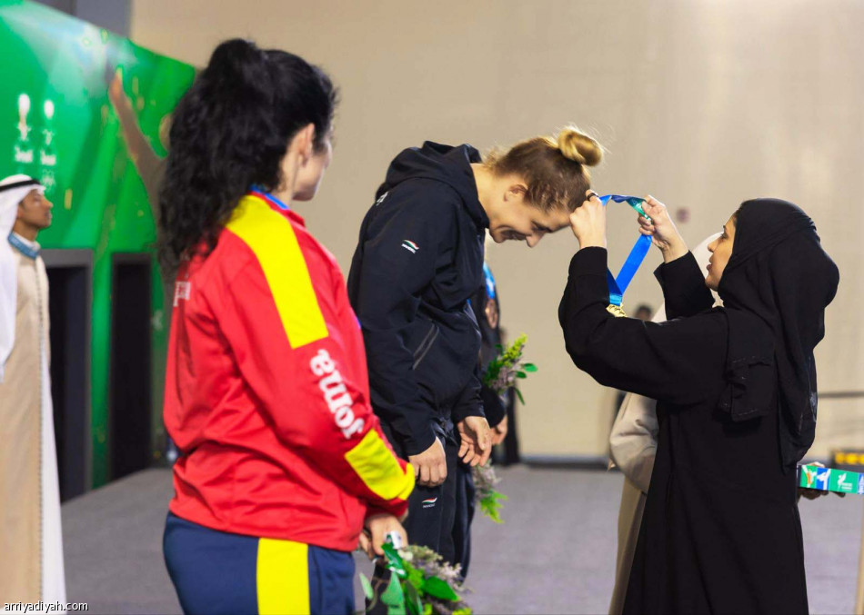 نادين.. 4 لغات..
وصحافة.. وتايكوندو