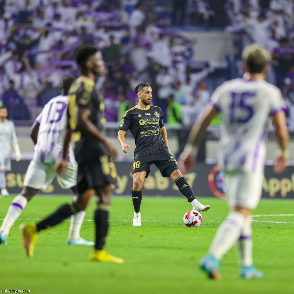 السوبر الإماراتي.. الشارقة يكسب العين ويتوج باللقب