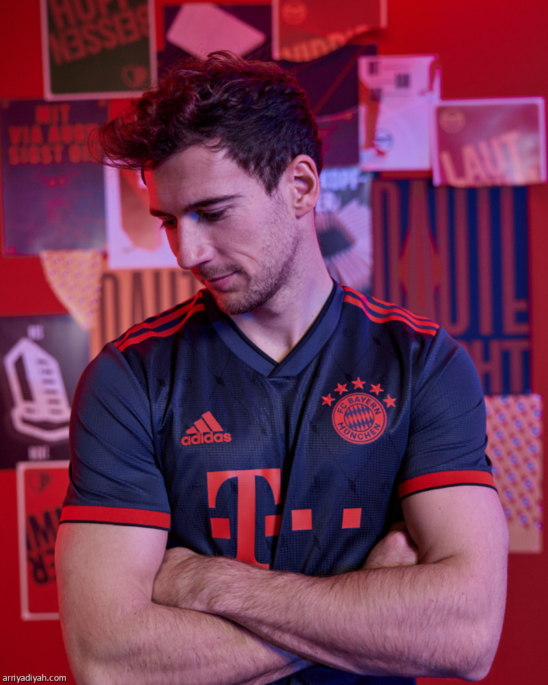 بايرن يستوحي الطقم الثالث من «لعبة ورق»