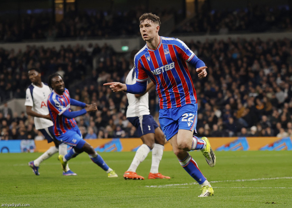 خطر الهبوط يقترب.. بالاس يعمق جراح توتنام بثلاثية