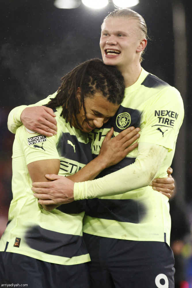 سيتي يفلت من بالاس بـ«جزائية»