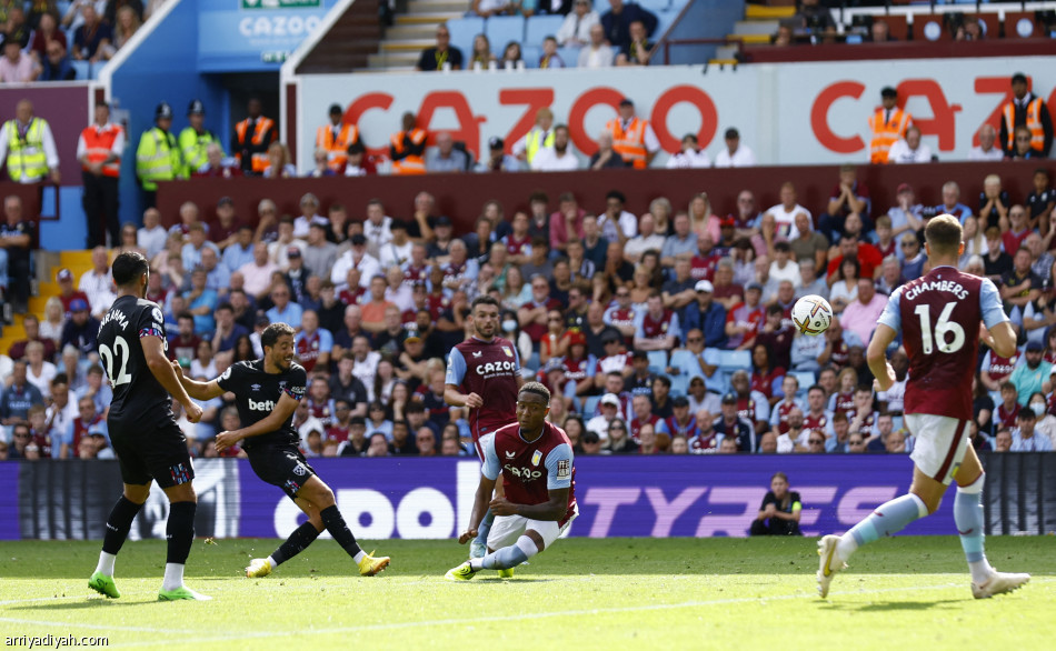 فورنالس يهدي وست هام الانتصار الأول