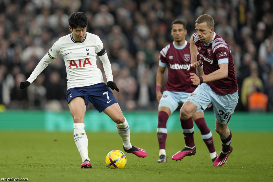 بثنائية وست هام.. توتنهام يقفز إلى الرابع