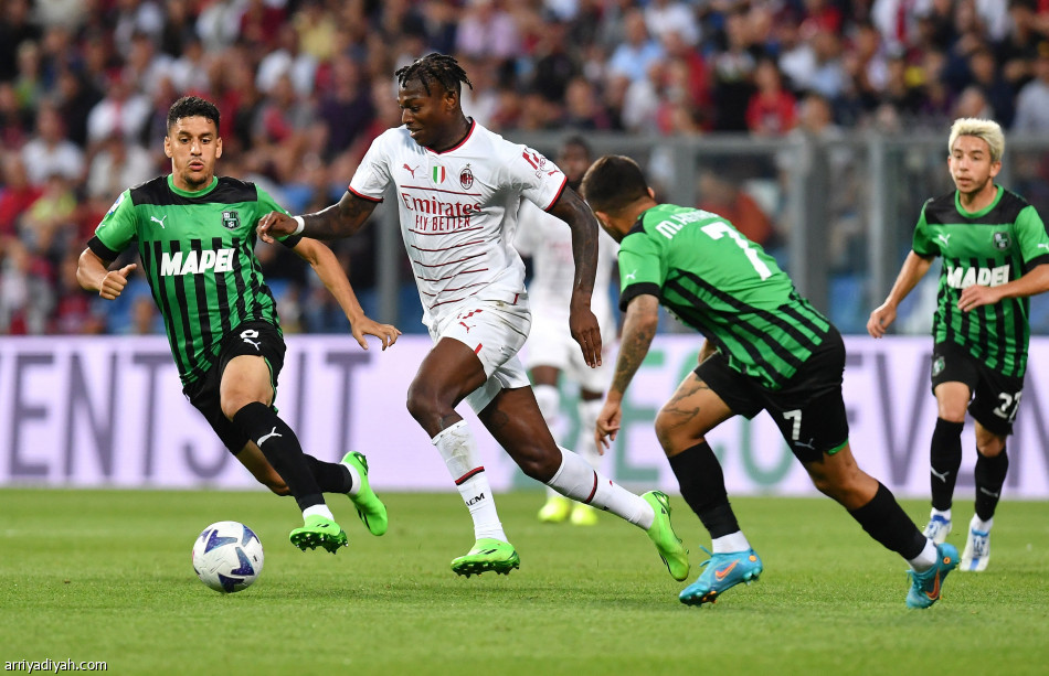 ميلان يتعثر بالتعادل مع ساسولو