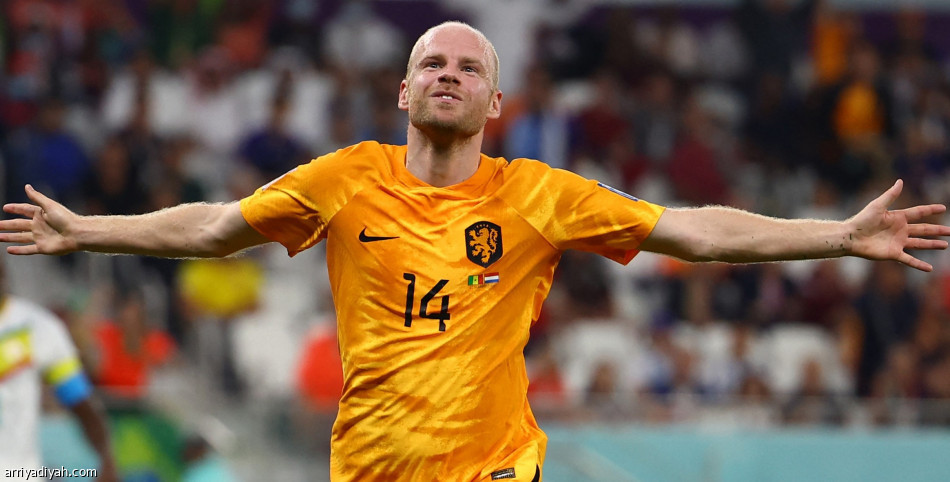 هولندا تسقط السنغال في «الرمق الأخير»