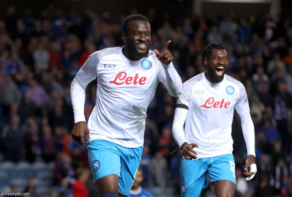أبطال أوروبا.. نابولي يتصدر بثلاثية رينجرز
