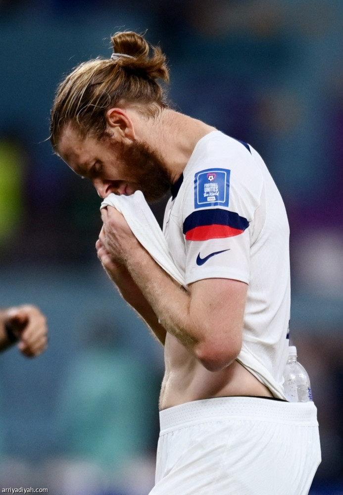 هولندا تنهي مغامرة أمريكا.. وتعبر