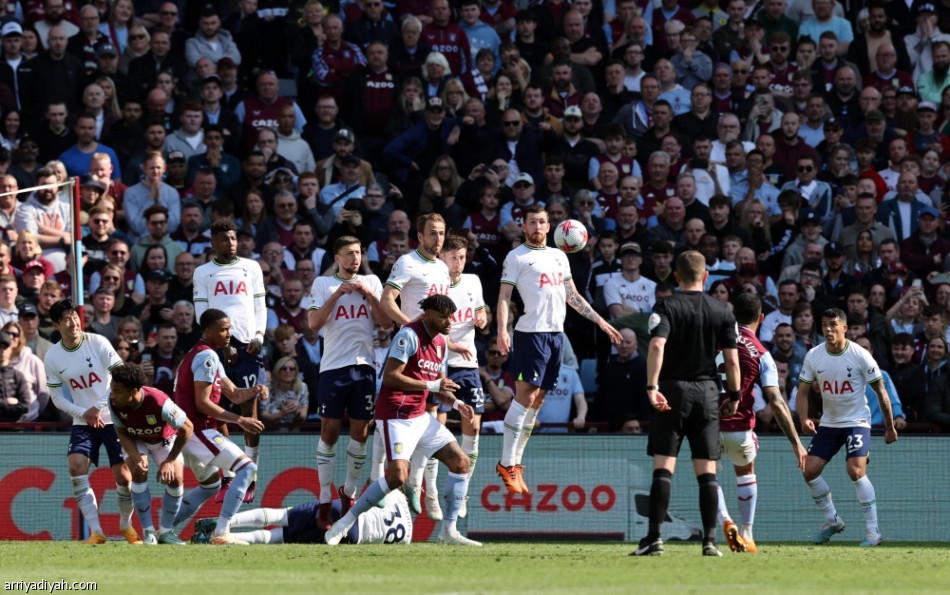 أستون فيلا يسقط توتنهام.. وينعش آماله الأوروبية