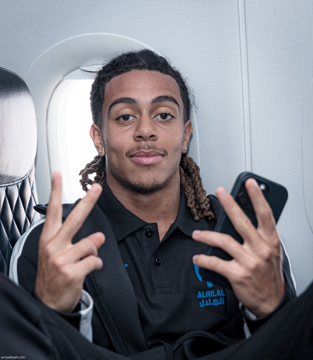 الهلال.. يغادر