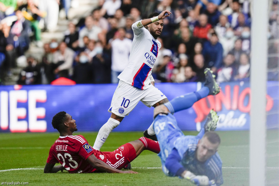 نيمار يعيد باريس إلى صدارة الدوري الفرنسي