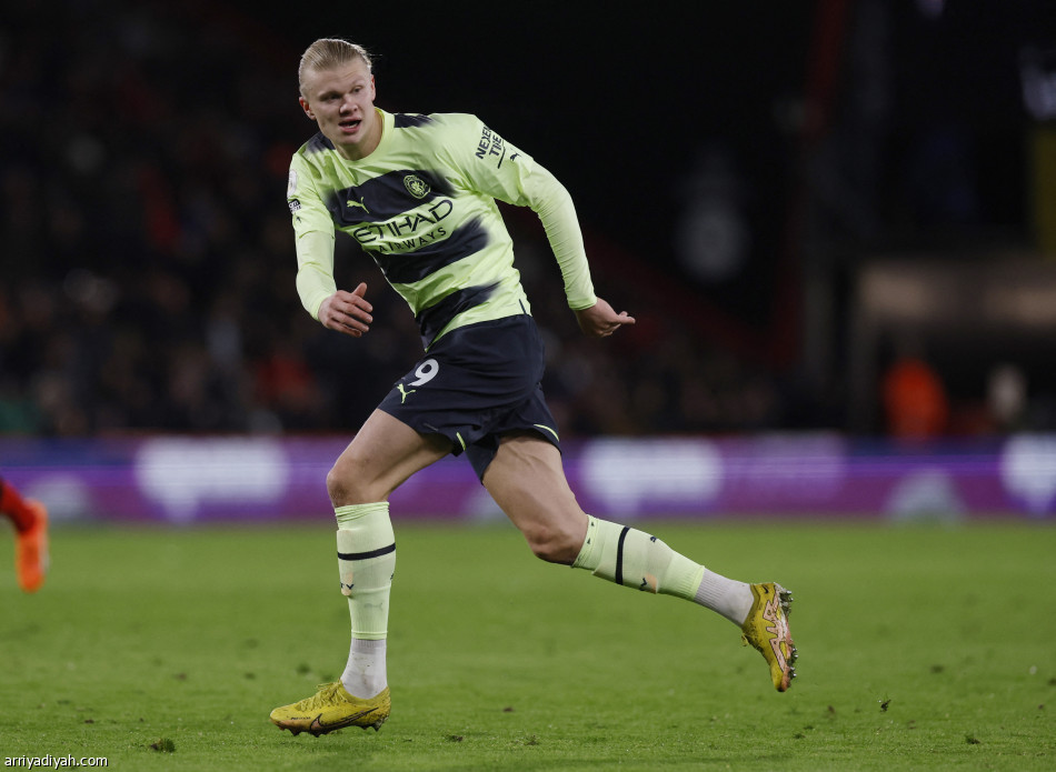 سيتي يطارد أرسنال برباعية بورنموث