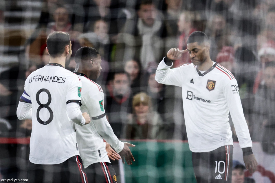 يونايتد يقترب من نهائي الرابطة