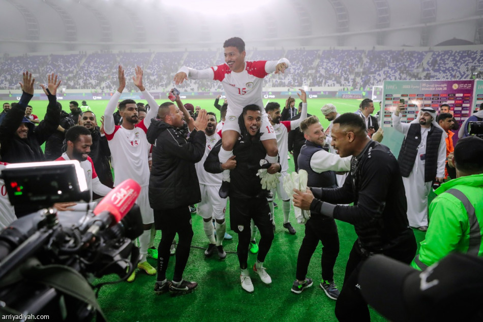 عمان تقصي بطل الخليج وتصل النهائي