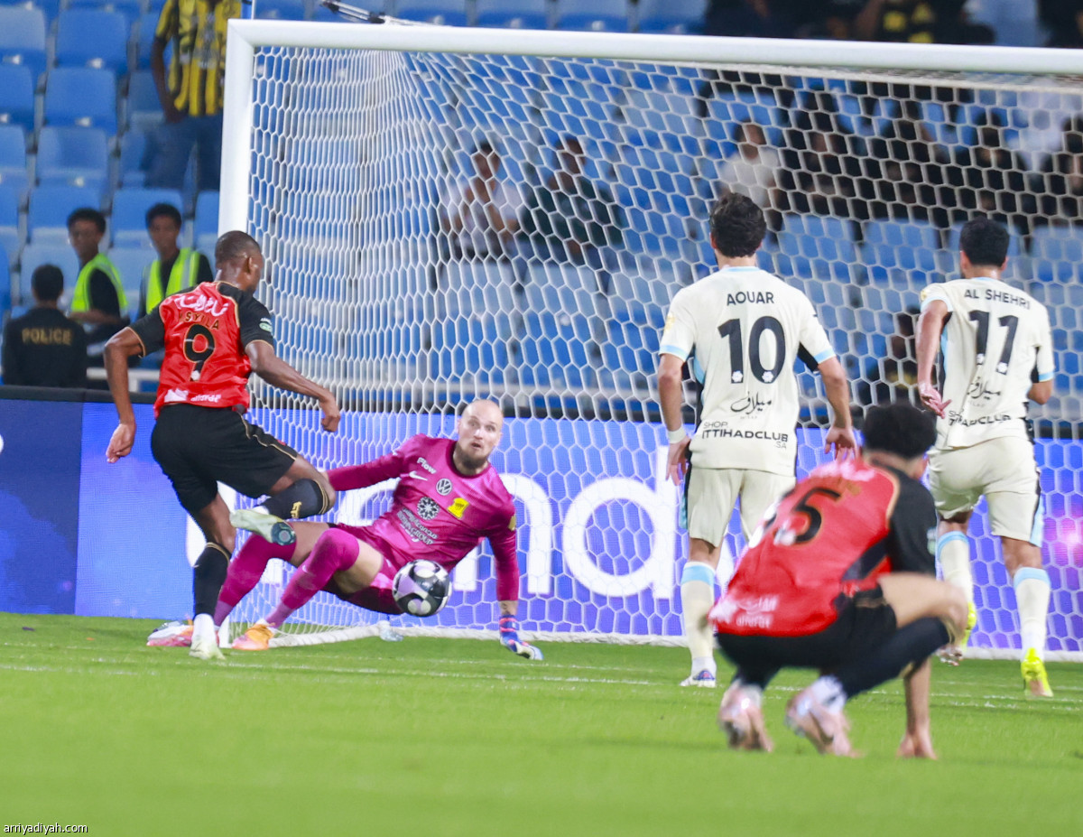 الرياض يفاجئ الاتحاد