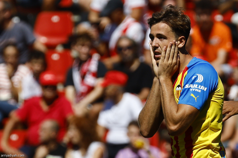 رايو فايكانو يزيد معاناة فالنسيا