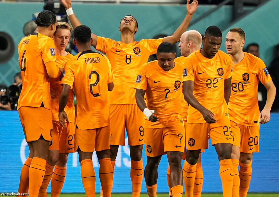 رسميا.. قطر تخسر التأهل  بتعادل هولندا والإكوادور