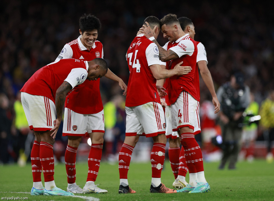 أرسنال يستعيد الصدارة عبر بوابة ليفربول