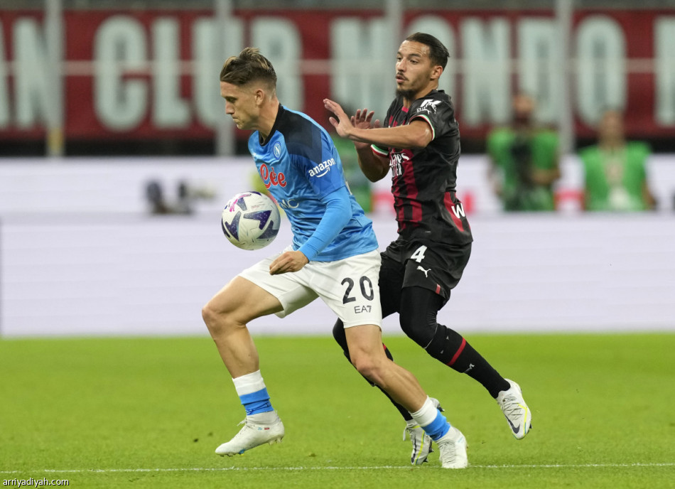 بثنائية ميلان.. نابولي يخطف الصدارة