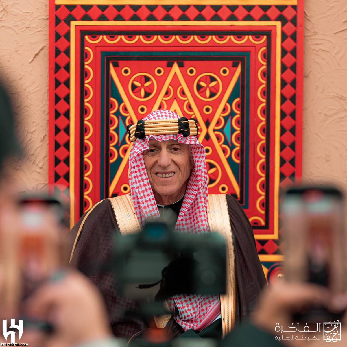 جيسوس يحتفل بالتأسيس