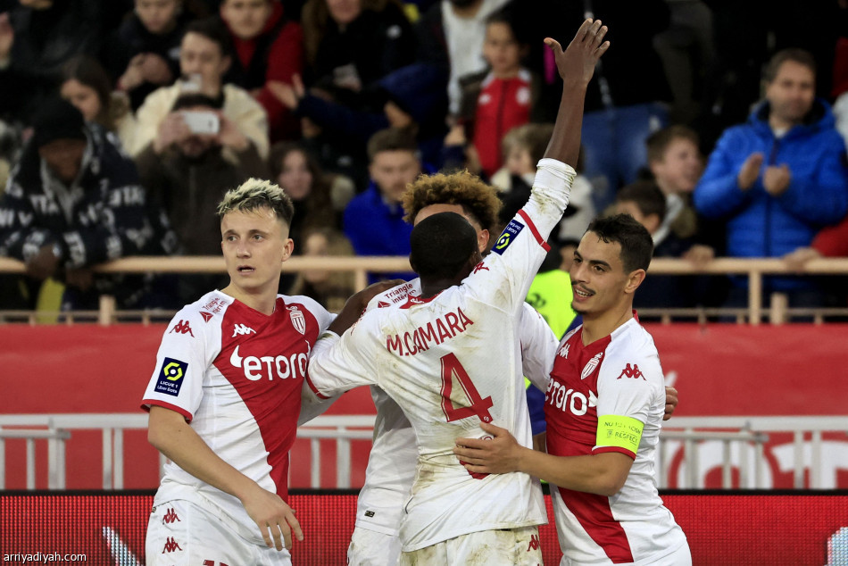 باريس يسقط بثلاثية أمام موناكو