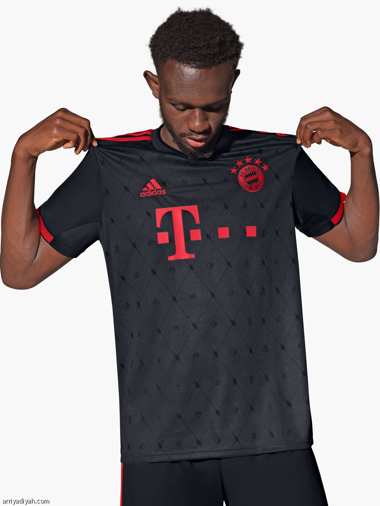 بايرن يستوحي الطقم الثالث من «لعبة ورق»