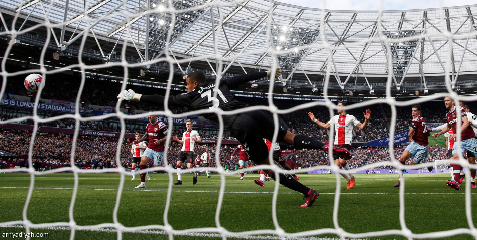 وست هام يبتعد عن مناطق الخطر