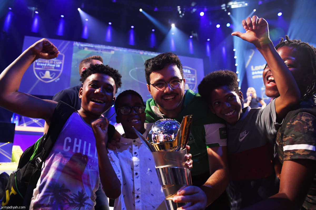 الدوسري.. بطل العالم