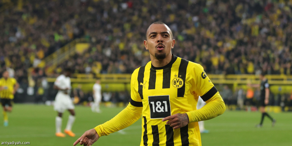 دورتموند يقتنص الصدراة برباعية فرانكفورت