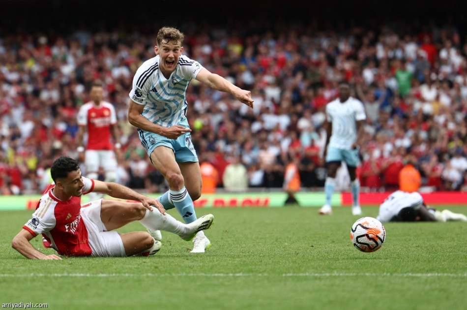 أرسنال ينطلق بثنائية نوتينجهام