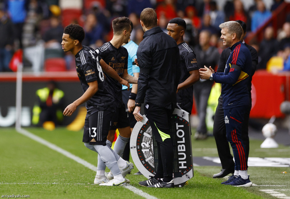 «إيثن» يدخل التاريخ