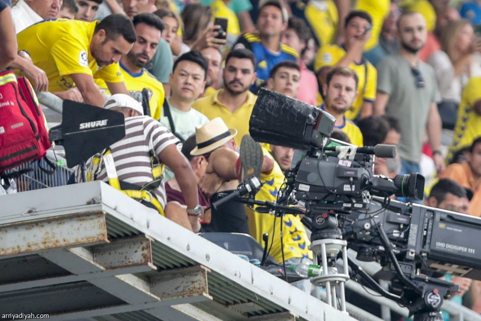 برشلونة يكتسح قادش.. ويتصدر مؤقتا