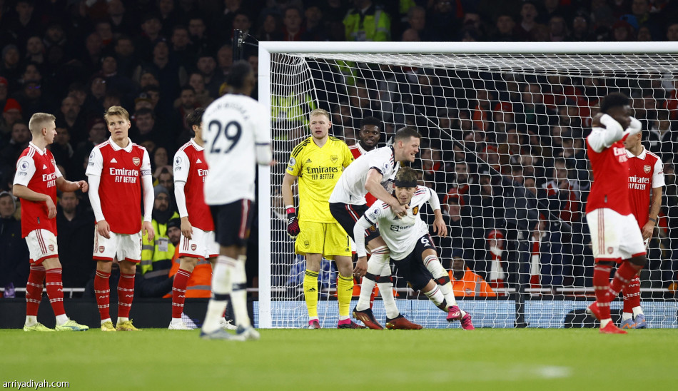 أرسنال يعبر يونايتد في الوقت القاتل
