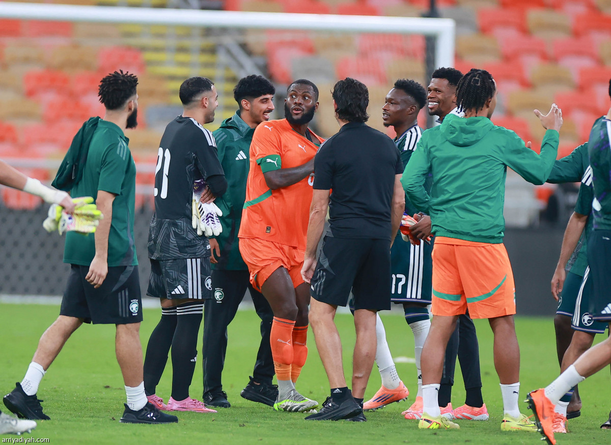 المنتخب يفوز