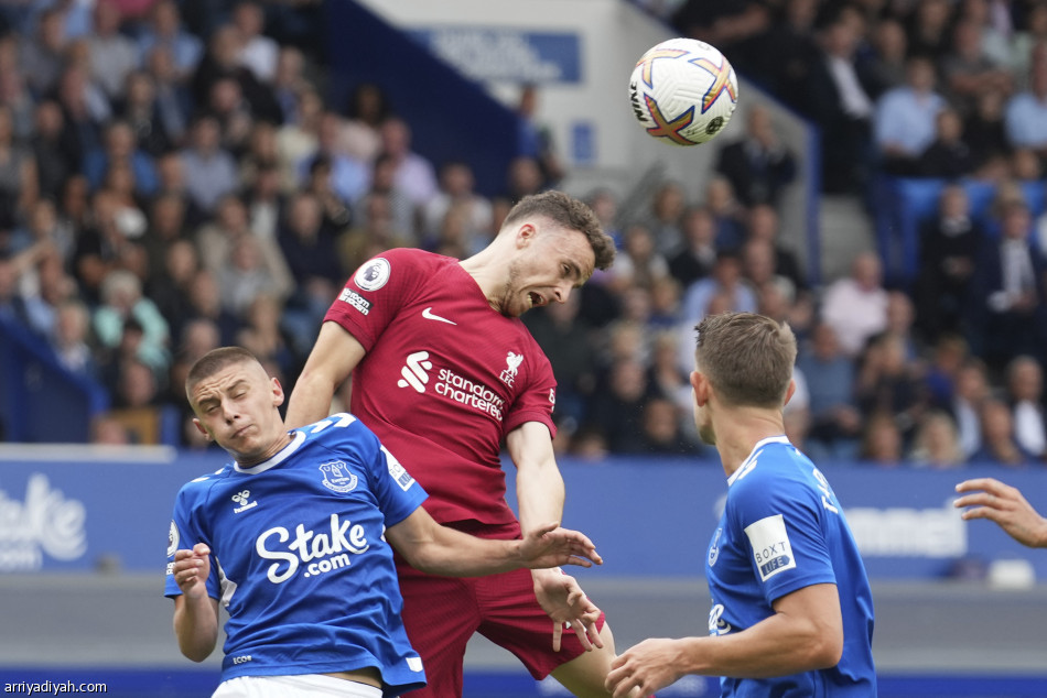 إيفرتون وليفربول يواصلان مسلسل التعثرات