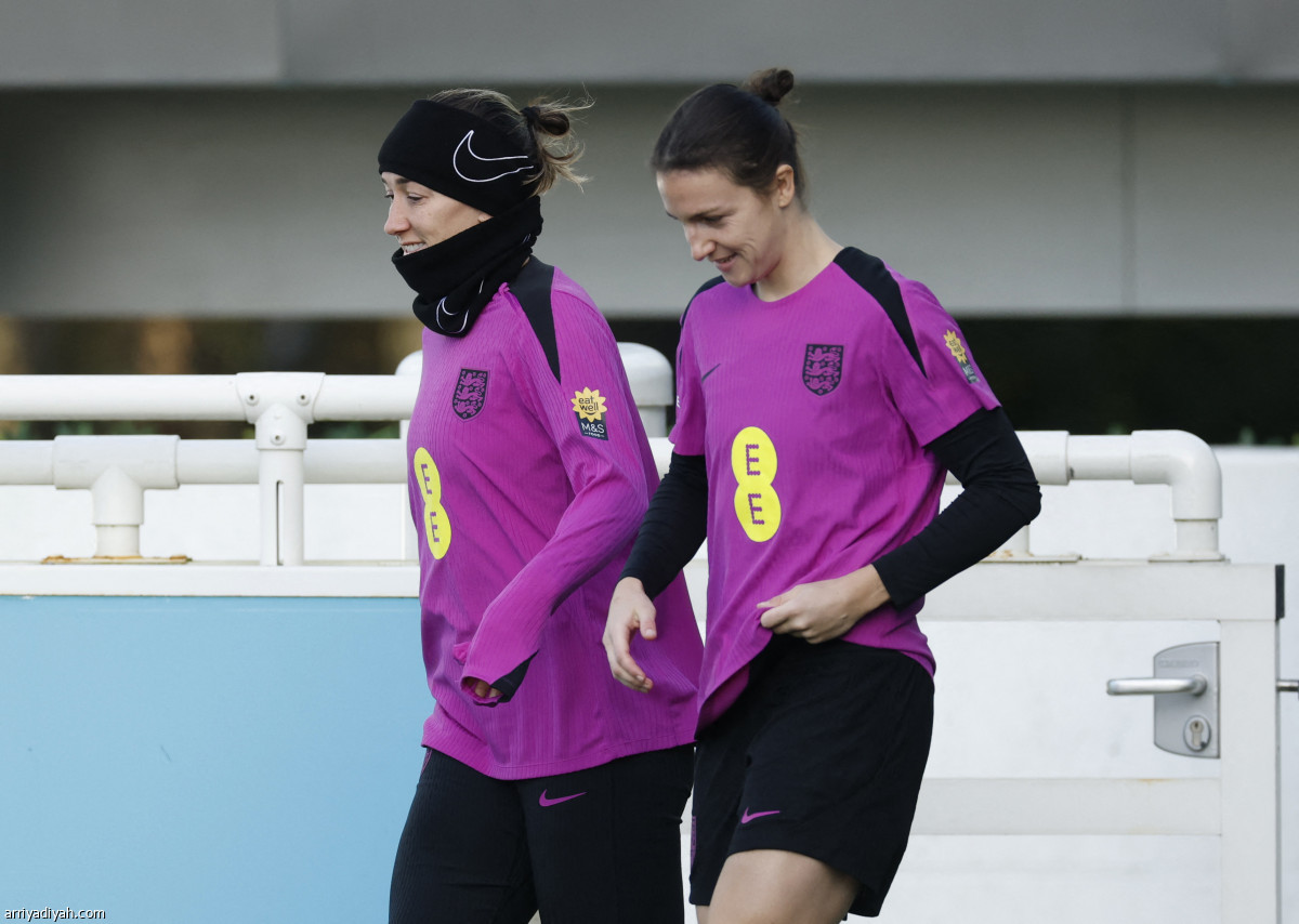 الإنجليزيات يستعددن