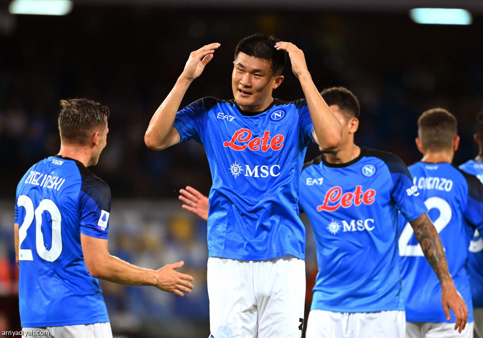 نابولي يقسو على مونزا برباعية