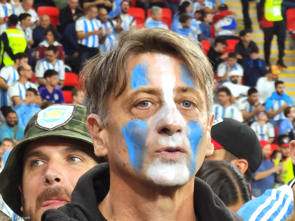 المره الثامنة.. 
الأرجنتين تصعد