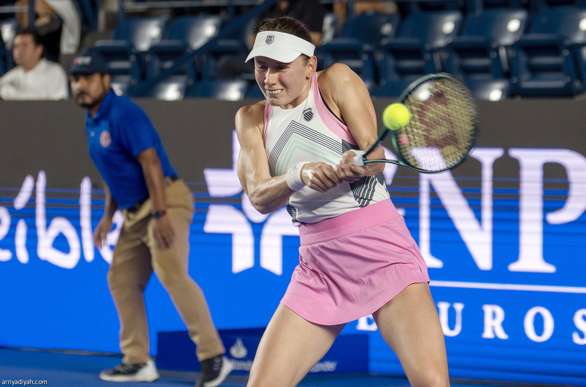 إيكاترينا تعبر