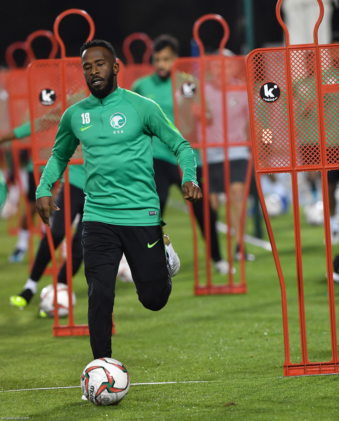 الأخضر يستعد للعبور