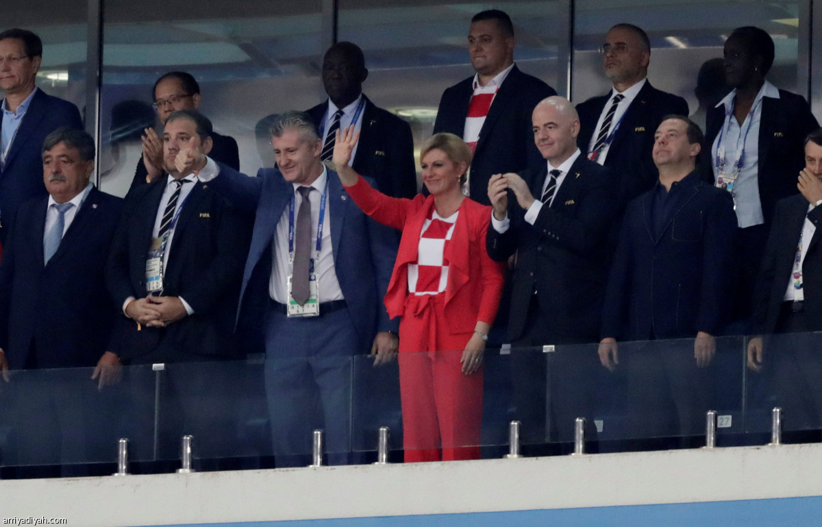 الرئيسة تحتفل