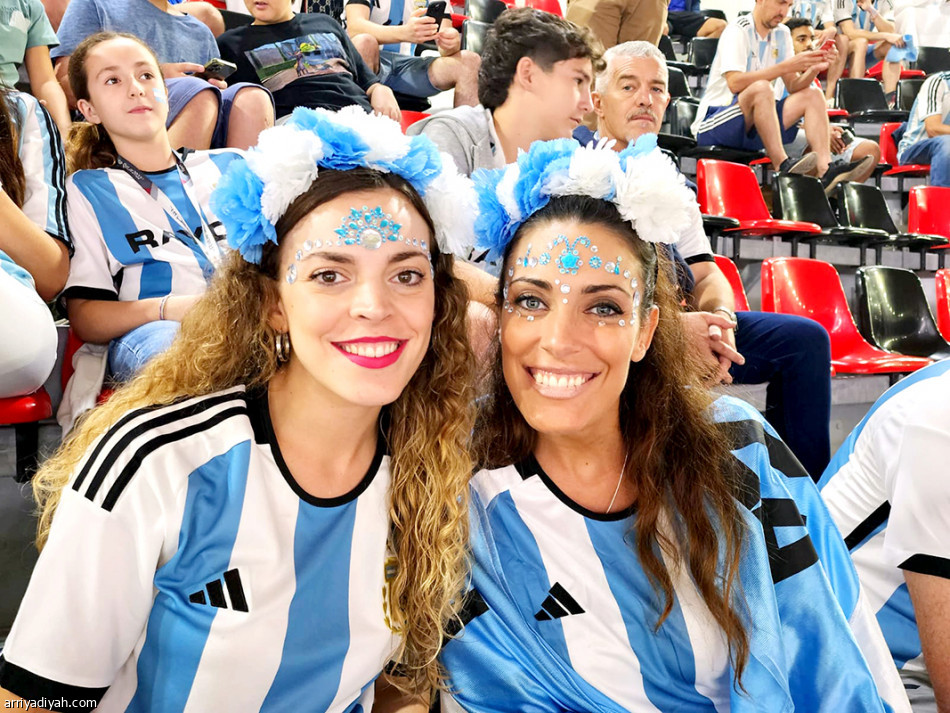 المره الثامنة.. 
الأرجنتين تصعد