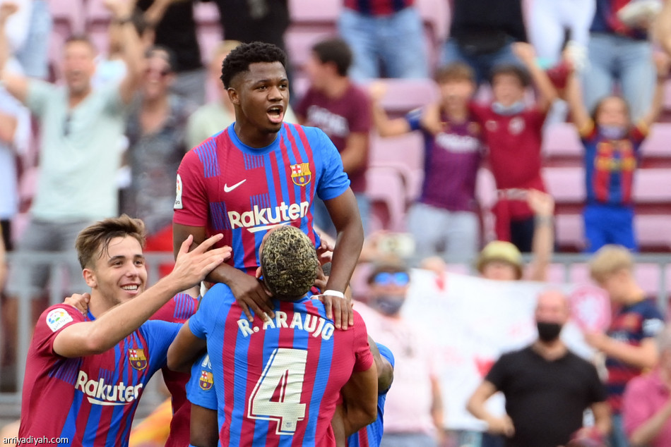 برشلونة يعود إلى الانتصارات.. وفاتي يدشن مسيرته بالرقم 10