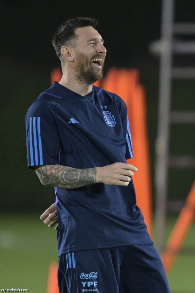 الأرجنتين تتمسك بأمل البقاء أمام المكسيك