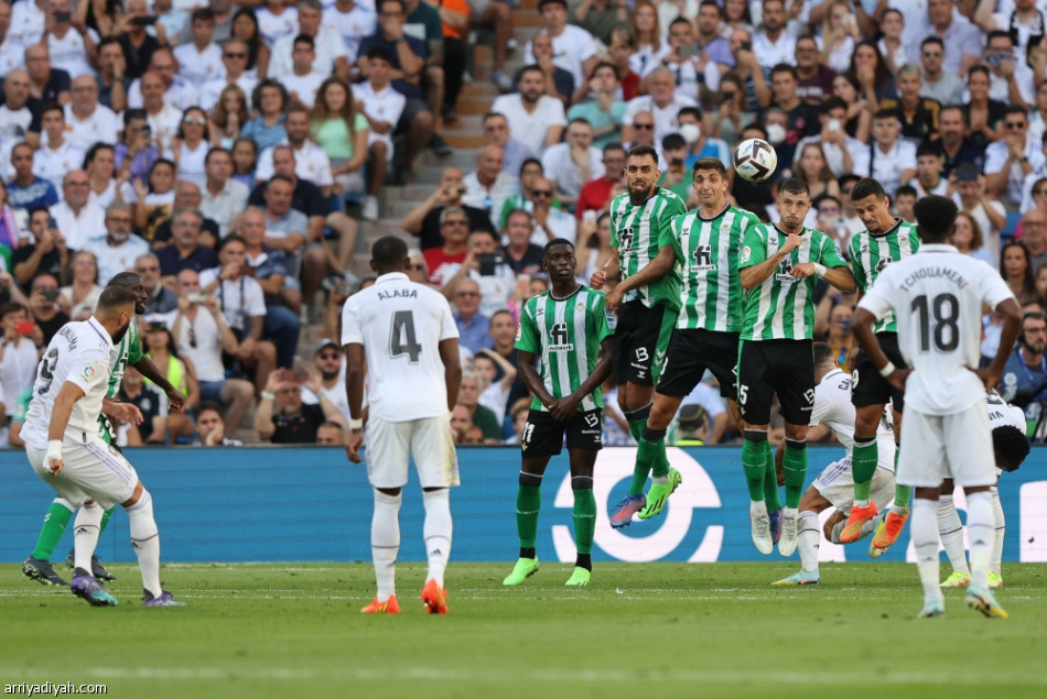 ريال مدريد يُسقط بيتيس.. ويفض شراكة الصدارة